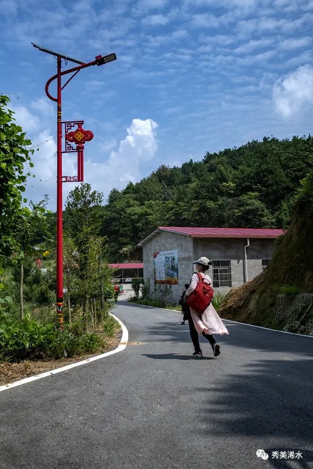 陌陌：澳门天天彩全年免费资料-自豪！农村硬道遍浠川，喜看沿途笑语欢！  第20张