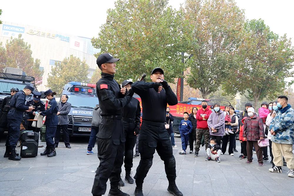 【警营开放】装备展示、技能表演、搜爆排爆......警民“零”距离互动！  第11张