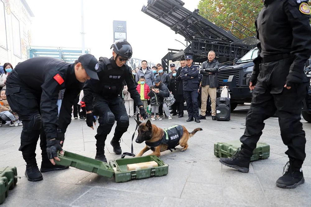 【警营开放】装备展示、技能表演、搜爆排爆......警民“零”距离互动！  第15张