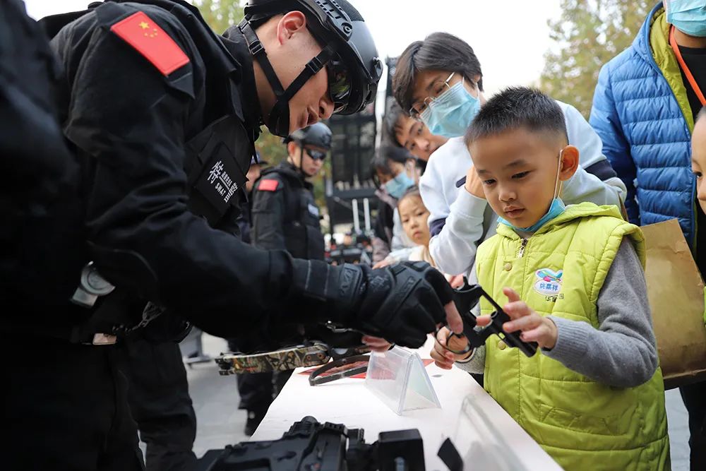 【警营开放】装备展示、技能表演、搜爆排爆......警民“零”距离互动！  第21张