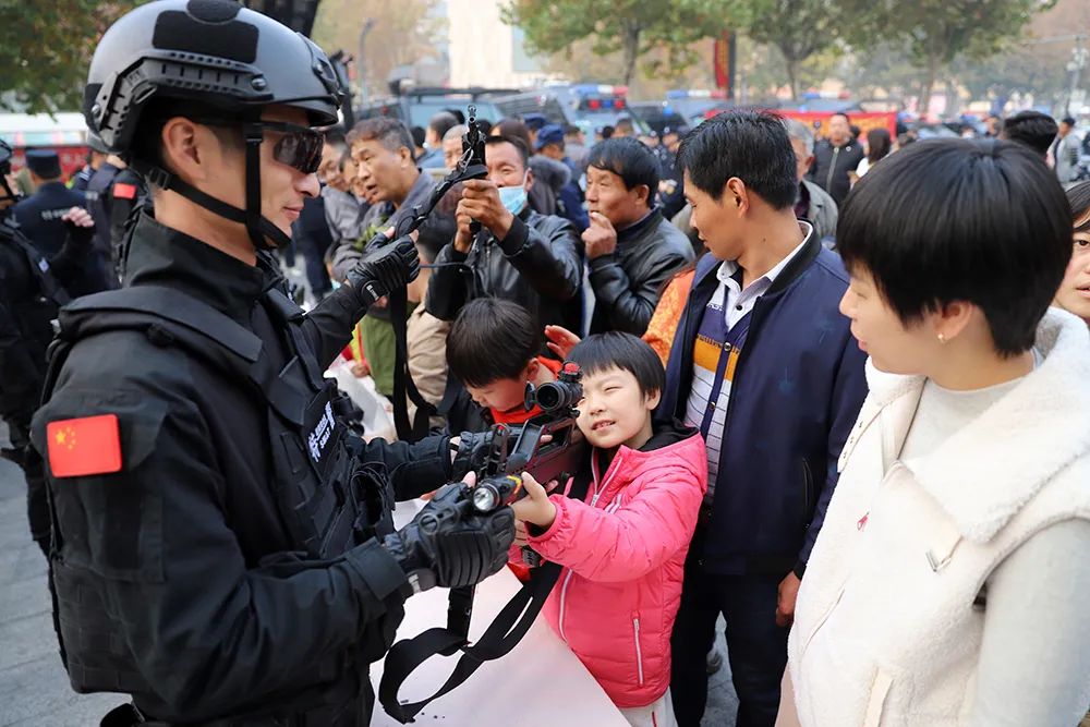 【警营开放】装备展示、技能表演、搜爆排爆......警民“零”距离互动！  第22张