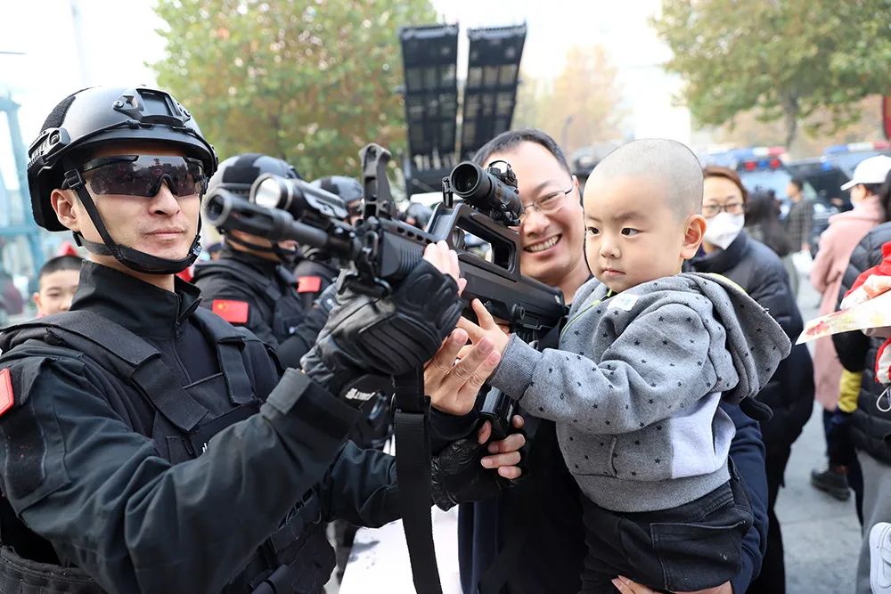 【警营开放】装备展示、技能表演、搜爆排爆......警民“零”距离互动！  第25张