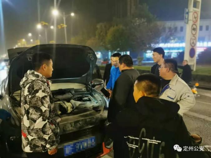 中国新闻网：澳门王中王100%的资料-下班途中突遇汽车着火，定州特巡警队员挺身而出……